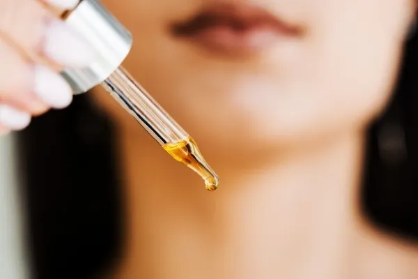 ترکیبات سرم بلوسنس فرمولی علمی برای نتایجی واقعی- داریو درمان آرا