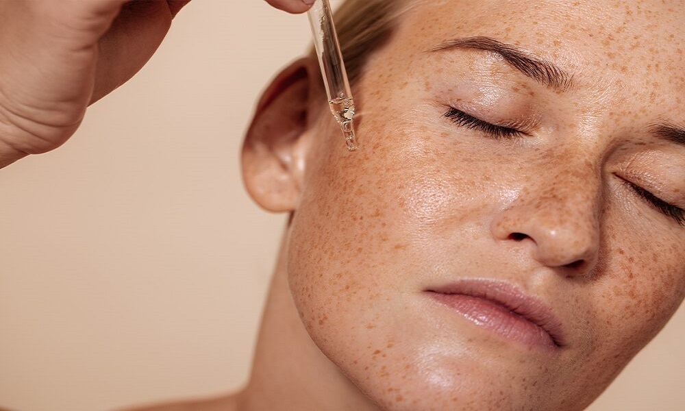 مزایای ویتامین C برای شفافسازی و روشن شدن پوست 1 مزایای ویتامین C برای شفافسازی و روشن شدن پوست-داریو درمان آرا